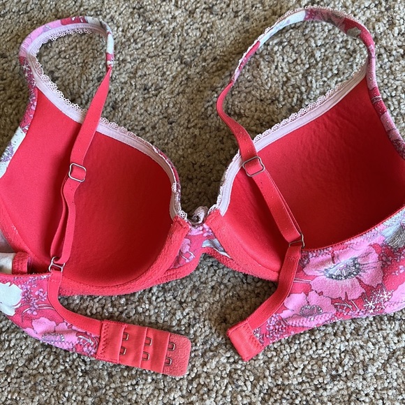 Victoria’s Secret Body by Victoria Lined Demi Bra - Picture 3 of 4